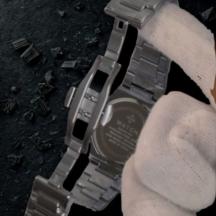 Butterfly lock of PP Smooth Bezel Date Watch – Secure and comfortable stainless steel clasp