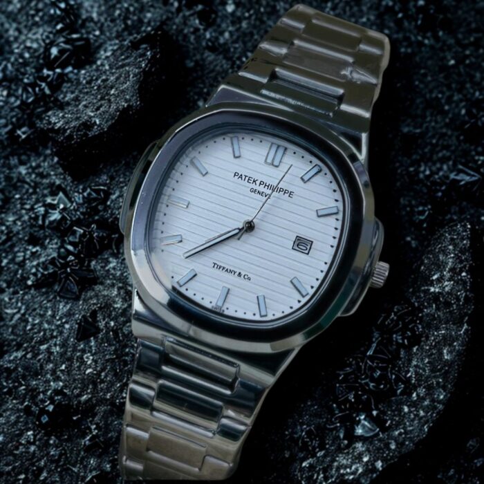 PP Smooth Bezel Date Watch in White – Elegant stainless steel men’s wristwatch with date feature